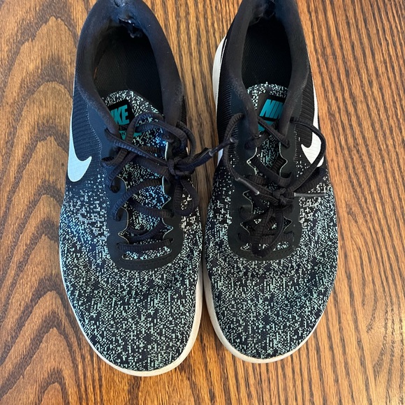 Nike women’s size 9 running shoes lovingly worn - Picture 2 of 10